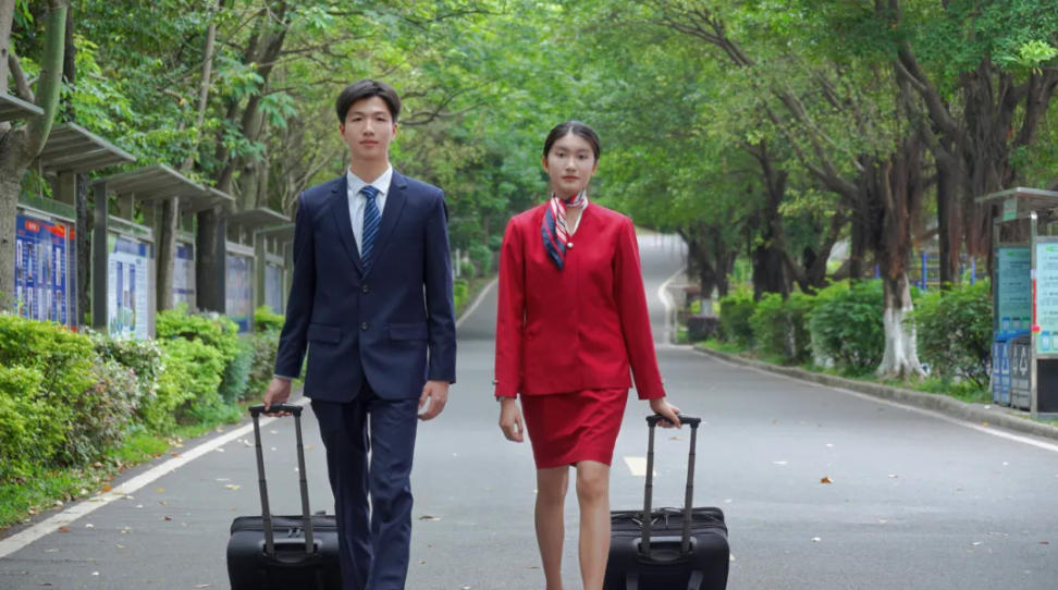 广州中专学校航空服务2.jpg 广州中专学校航空服务2.jpg