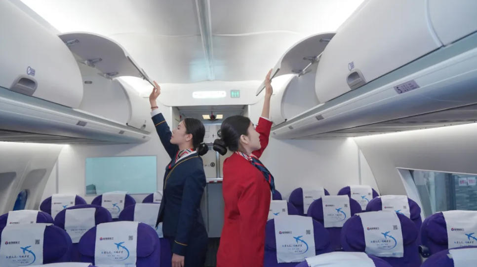 广州中专学校航空服务实训场景.jpg 广州中专学校航空服务实训场景.jpg